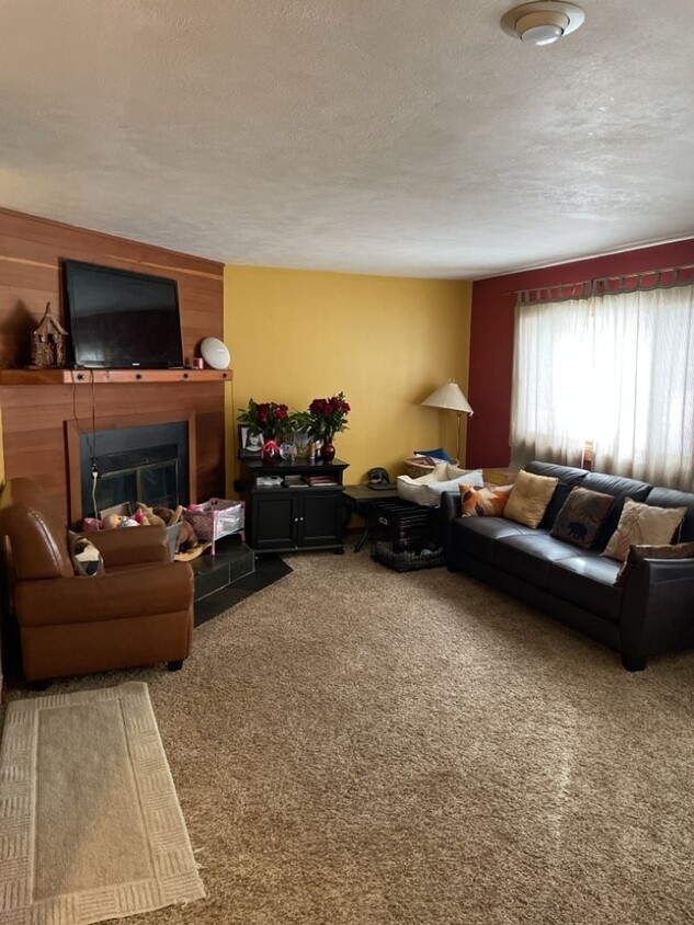 Primary Photo - Woodworks Townhomes--Large 2 Bedroom/2Bath...