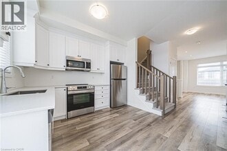 Building Photo - 120 Court Dr