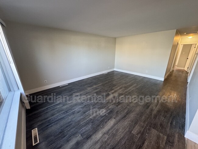 Building Photo - 448 Hodder Ave