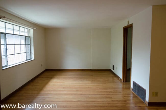 Foto del edificio - 475 E Hudson St
