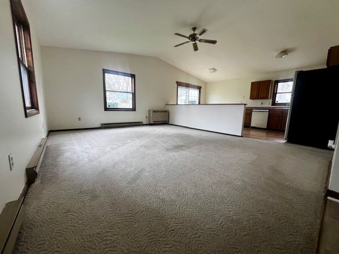 Foto principal - Single Family Home - 2 Beds, 1 Bath- Baldw...