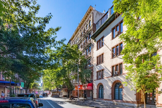 Building Photo - 194 Bleecker St