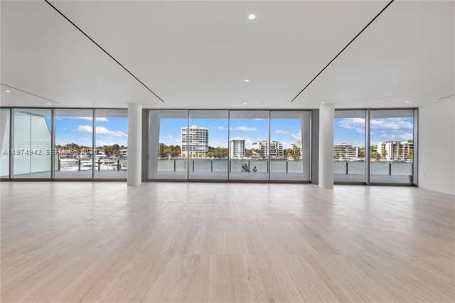 Foto del edificio - 5 Grove Isle Dr