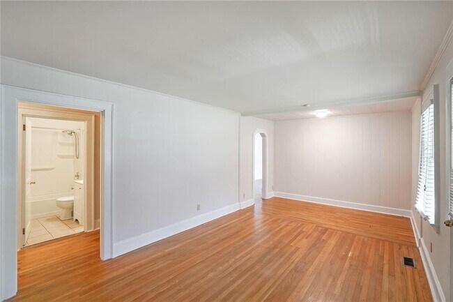 Foto del edificio - 2055 Anderson Dr SE