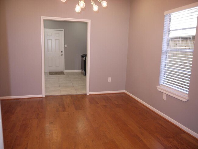 Building Photo - 307 Malone St