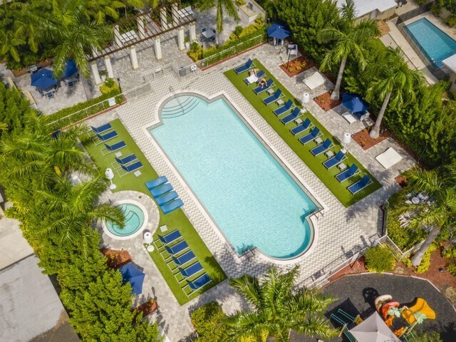 Foto del edificio - 910 S Douglas Rd
