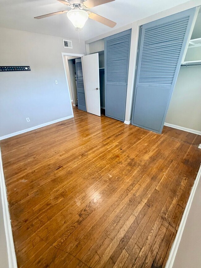 Foto del edificio - 1568 Alexandria Dr