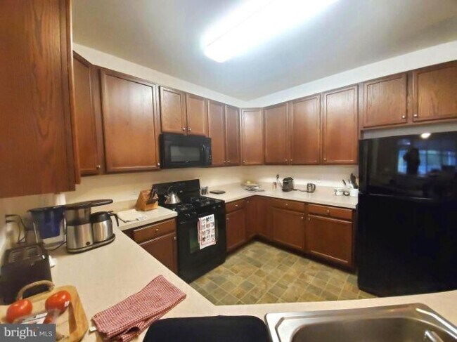 Building Photo - 525 Timberlake Dr