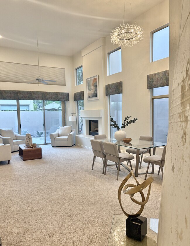 Foto del edificio - 6711 E Camelback Rd