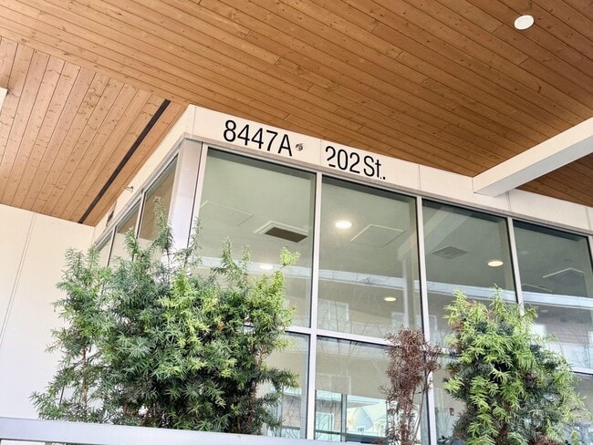 Photo du bâtiment - 8447-8202 202 St.