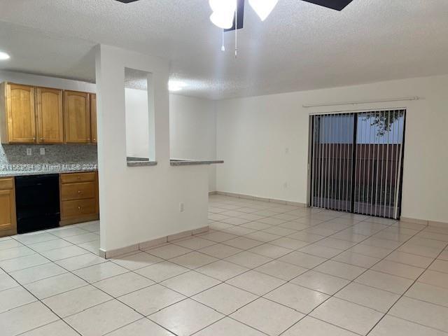 Foto del edificio - 5825 W 25th Ct