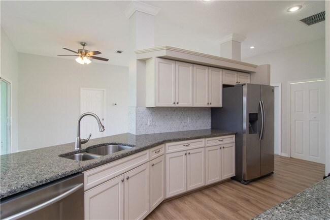 Building Photo - 408 SE Gasparilla Ave