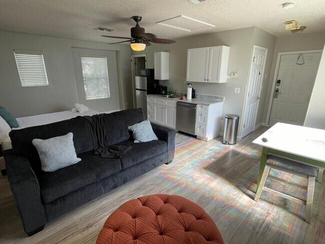 Foto del edificio - 1432 Fairview Cir