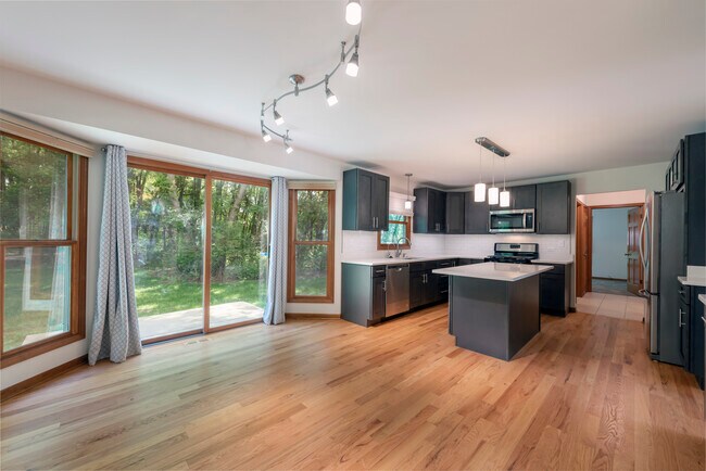 Foto del edificio - 42W050 Keslinger Rd