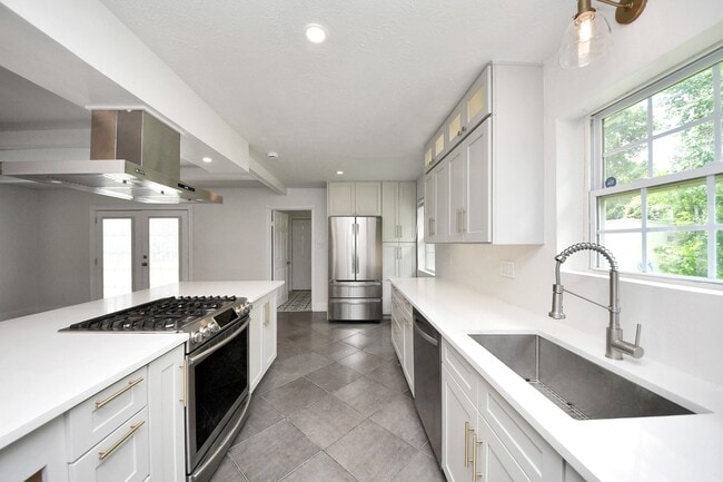 Building Photo - 4011 Ebbtide Dr