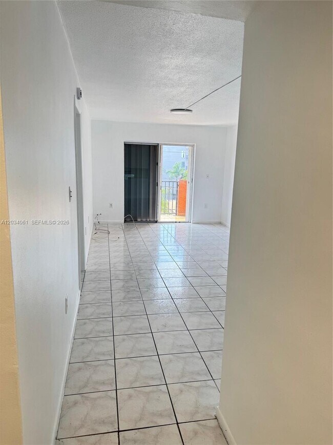 Foto del edificio - 677 SW 9th Ave