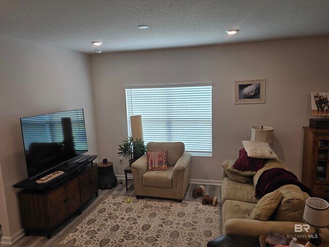 Foto del edificio - 21937 Aleutian Ave