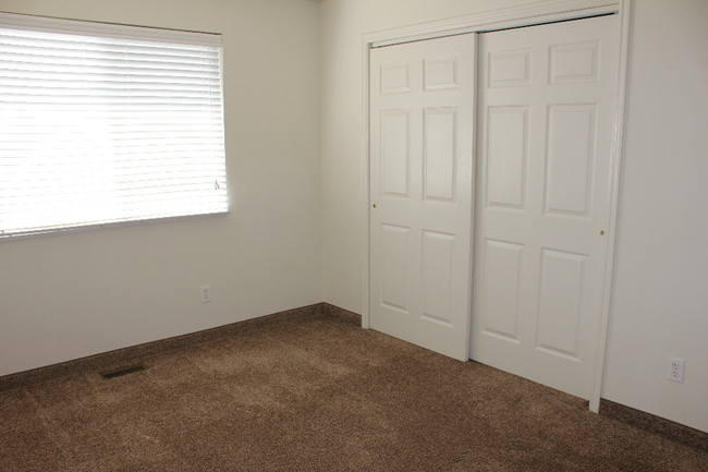 Bedroom - 672 E Lagoon St