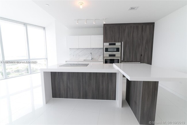 Foto del edificio - 851 NE 1st Ave