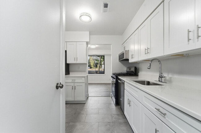 Building Photo - 113 Echelon Rd