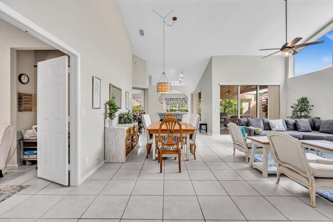 Building Photo - 1904 Rosewood Way