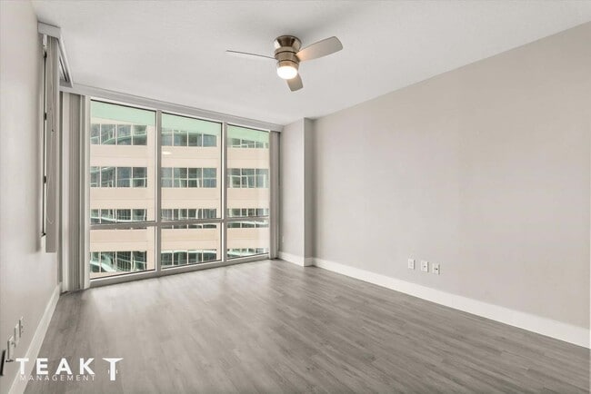 Foto del edificio - 322 E Central Blvd