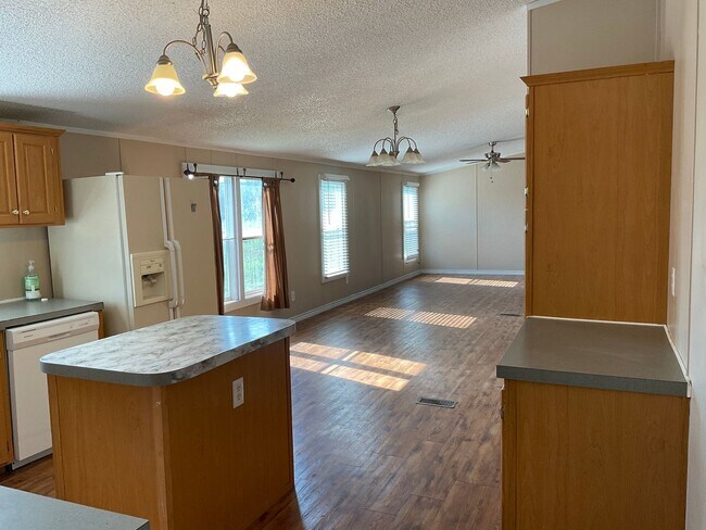 Foto del edificio - *COMING SOON* An absolute must see!  5 bed...