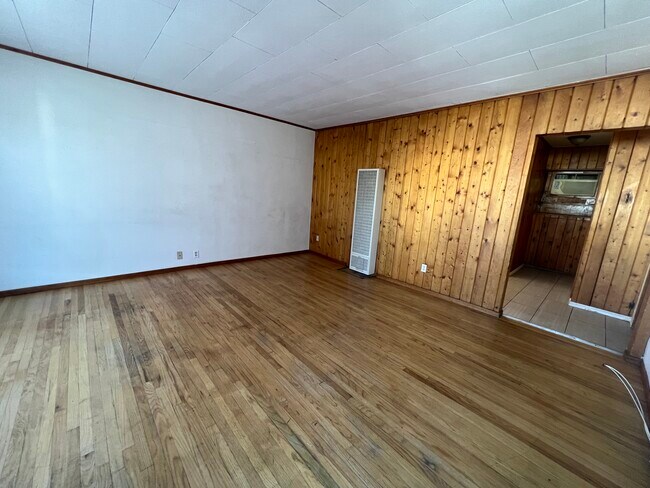 Foto del edificio - 10222 McClemont Ave