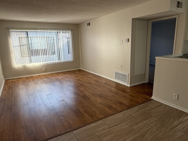 Foto del edificio - 13610 Vanowen St