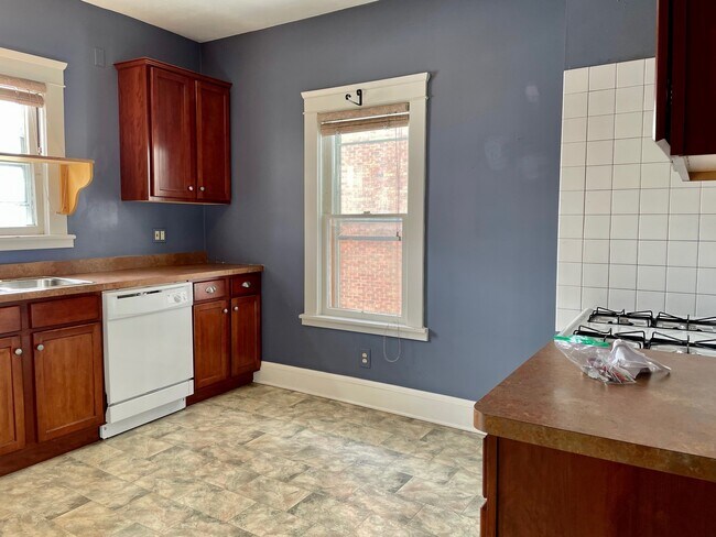 Kitchen - 1080 Jefferson Ave