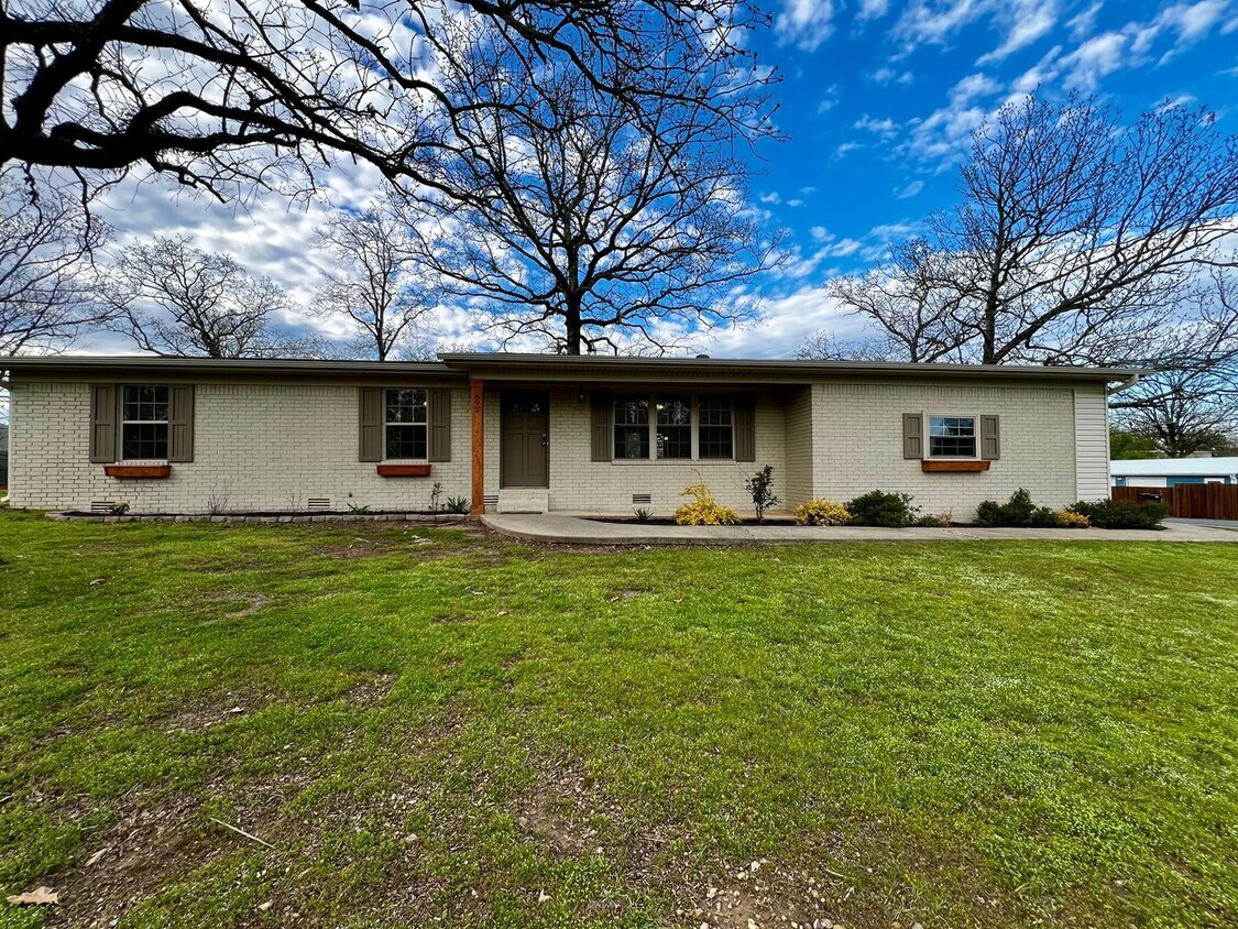 Foto principal - 895 Marion Anderson Rd.