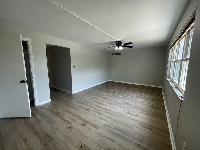 Foto del edificio - 112 Woodlawn Ave