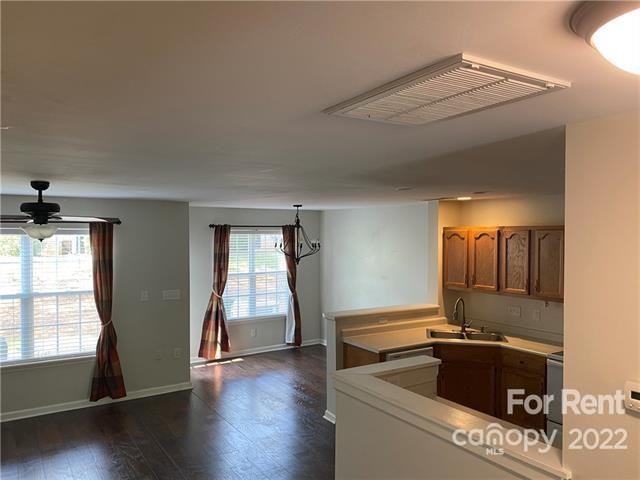 Foto del edificio - 8257 Southgate Commons Dr