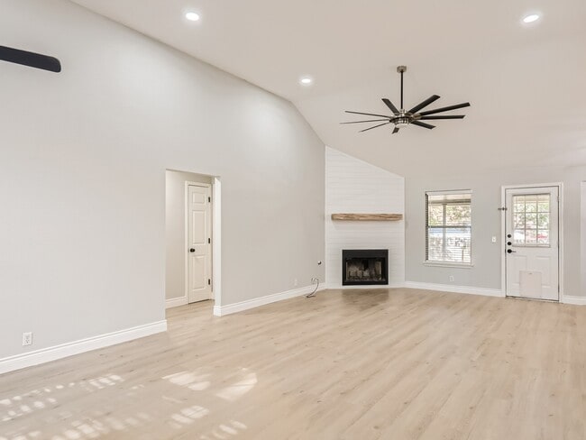 Building Photo - 201 Orchard Way