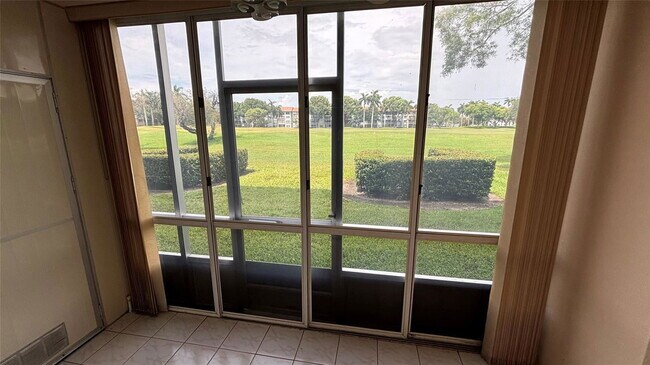 Building Photo - 701 SW 128th Ave