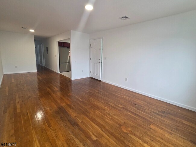 Building Photo - 158 Sherman Ave