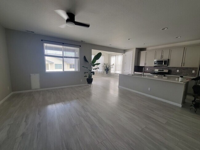 Foto del edificio - ALL PROSPECTIVE TENANTS MUST SUBMIT A $58 NON-REFUNDABLE APPLICATION FEE PER APPLICANT ONLINE AND...
