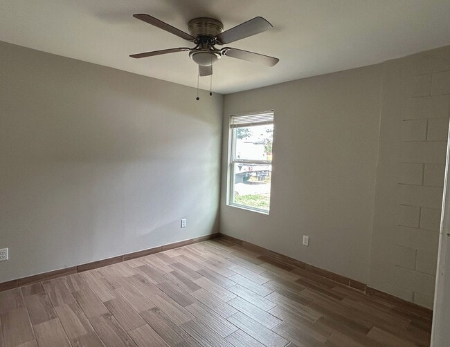 Foto del edificio - 820 Redwood Ave
