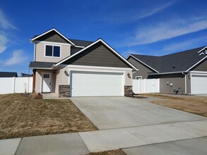 Building Photo - 3831 N Pradera Ct