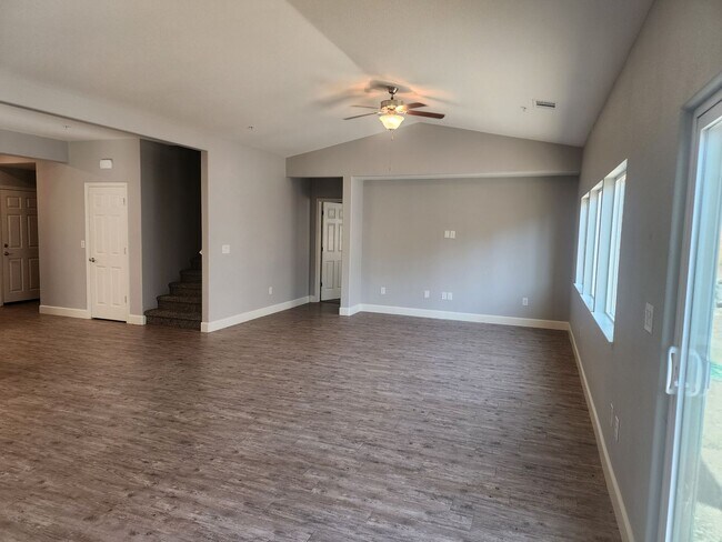 Building Photo - 3083 Creekside Ln