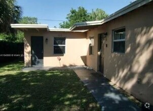 Building Photo - 805 NW 12th Ave
