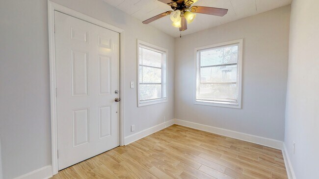 Foto del edificio - Adorable 3 bedroom / 2 bathroom Home for R...