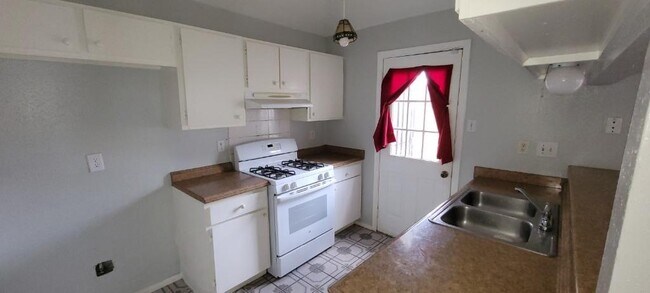 Building Photo - 5718 Anderson Oaks St