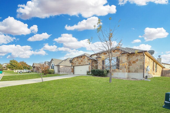 Building Photo - 818 Valentino Dr
