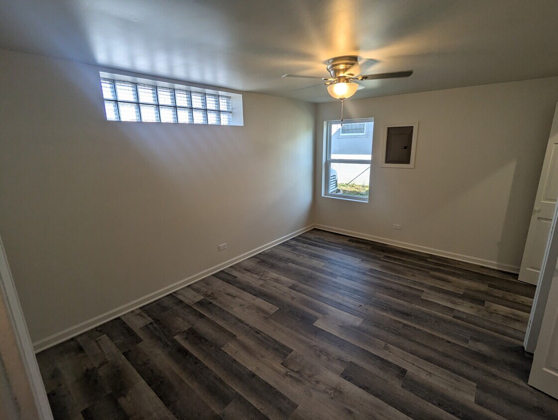 Foto principal - 4022 S Beaumont Ave