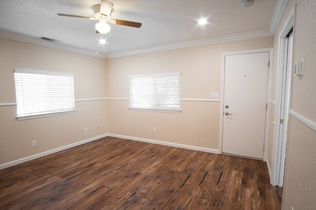 Foto del edificio - 150 S Lincoln St