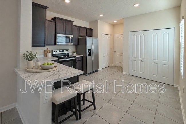 Foto del edificio - 421 Aralia Ln