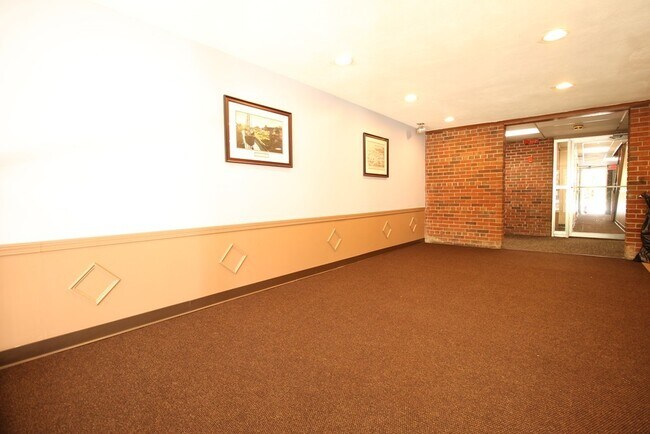 Foto del edificio - 26 Greentree Ln
