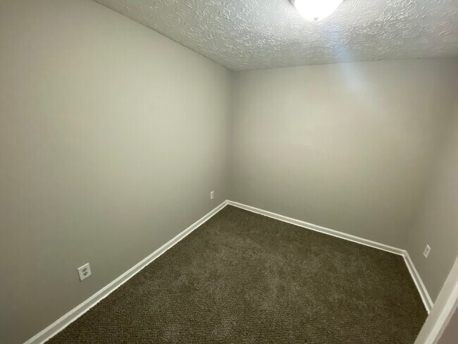 Building Photo - 221 S Porter Dr