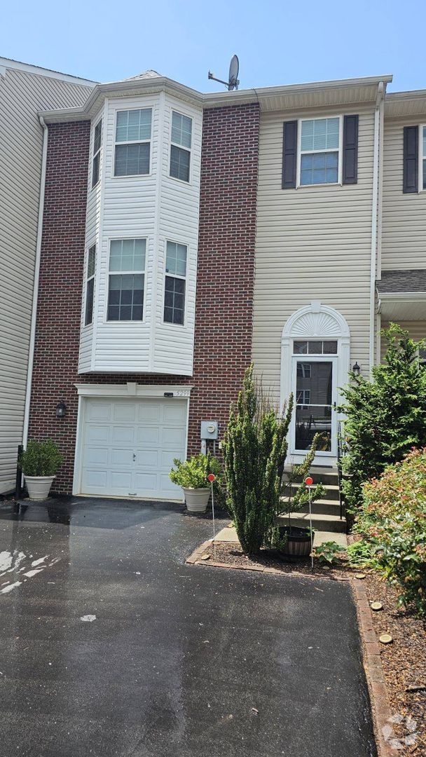 Building Photo - 5299 Spring Ridge Dr E